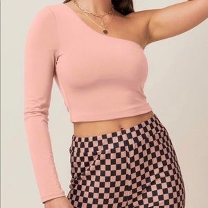 🆕 Boutique! Pink One Shoulder Style Crop Top.